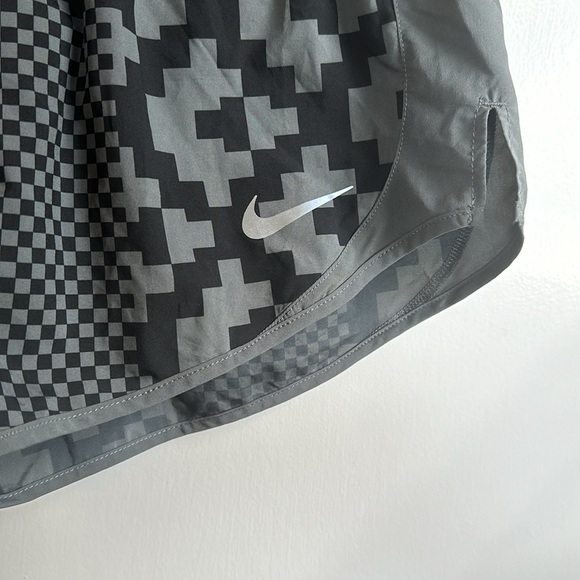 Black and grey Nike running shorts - Picture 3 of 9